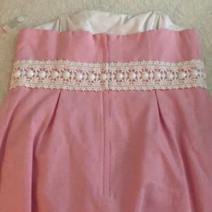 Soft pink color with decorative accent